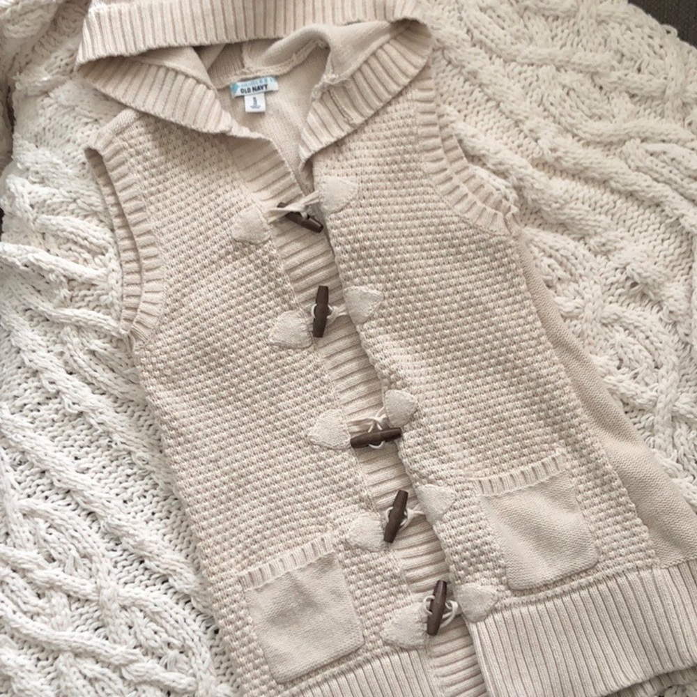 Old Navy girls XL sweater vest oatmeal